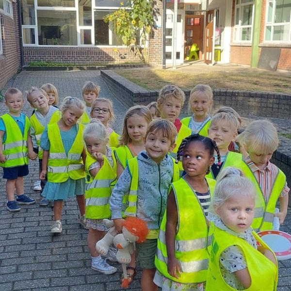 We gaan op stap!! Verkeerswandeling π¦