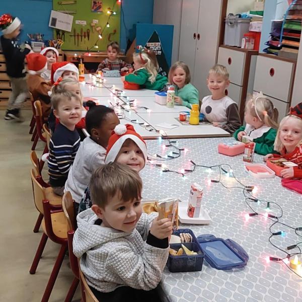 Gezellig kerstontbijt in de klas π
ππ€Ά